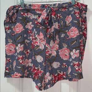 1st Kiss Floral printed shorts